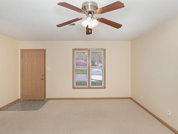 4th image of 2621 Hitchcock Dr