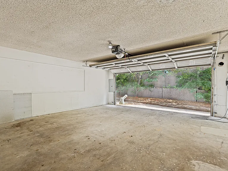 5045 Thunder Rd — Photo 24