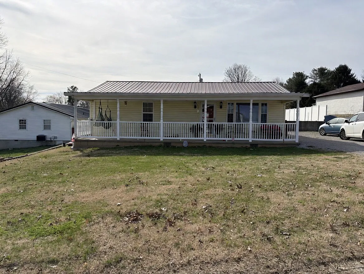 Photo 1 of 10 - 3017 Fernleaf Dr - Maysville, KY Primary Photo - 3017 Fernleaf Dr