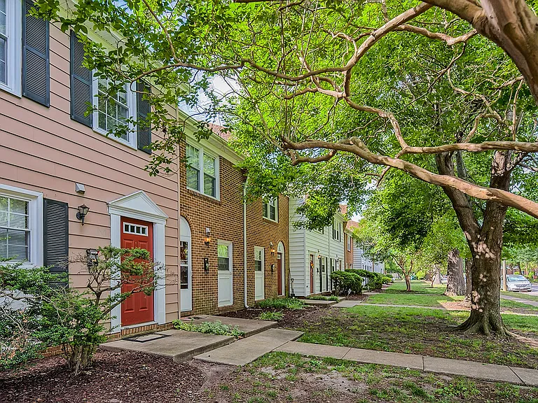 5610 Monroe Pl — Photo 3