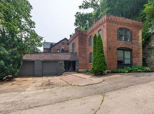 445 Bluff St, Dubuque, IA 52001