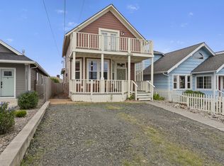 2146 McPherson St, North Bend, OR 97459