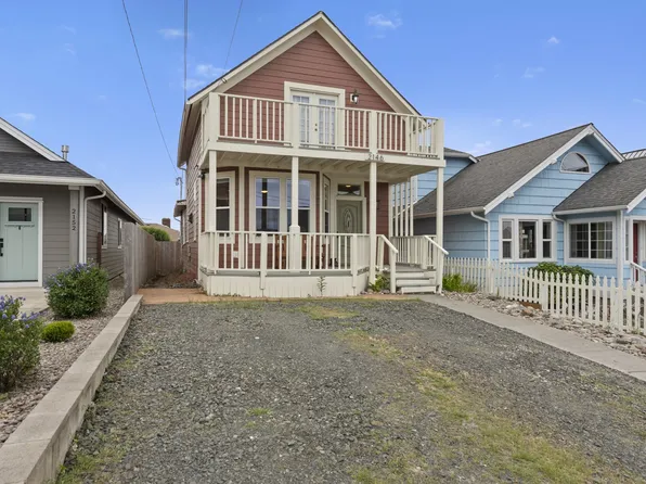 2146 McPherson St, North Bend, OR 97459