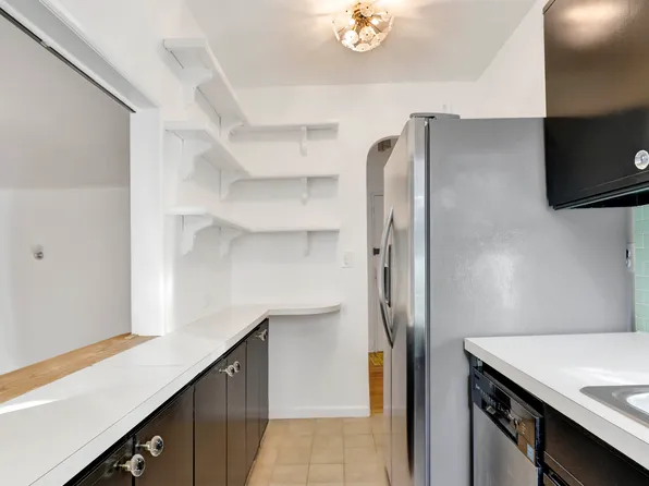 25 Plaza Street West image 15 of 19