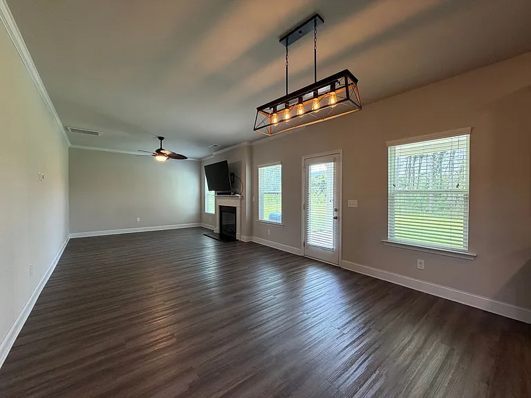 61 N Village Cir — Photo 10