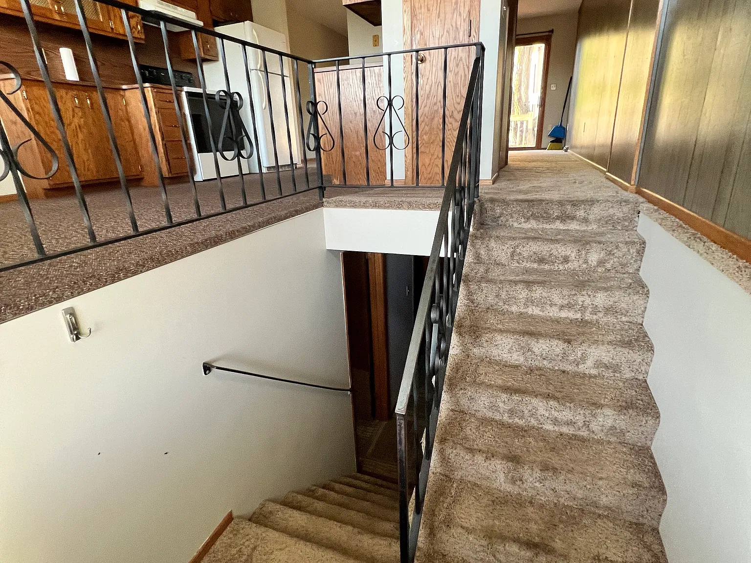 Ford Ave, Mora — Photo 2