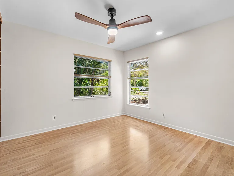 1051 SW 21st St — Photo 34