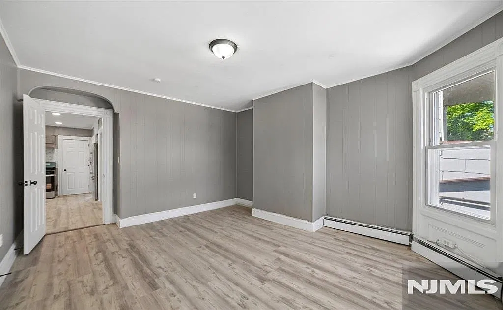 3 bed, 1.0 bath, $2,000 — Photo 2