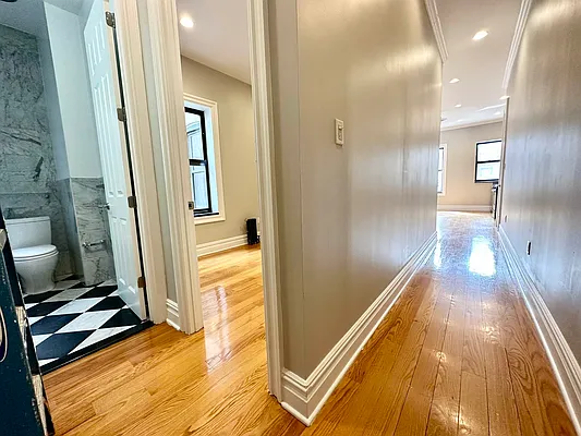 Rented by EXR | media 9