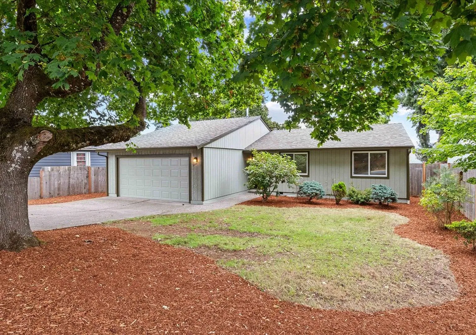 October Free Rent! Updated Single Level 3 Bedroom / 2 Bath Home In Salem ~ Apply Today! — Photo 2