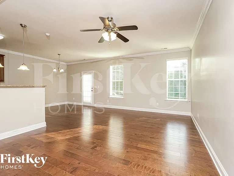 1643 Ashmead Ln — Photo 2