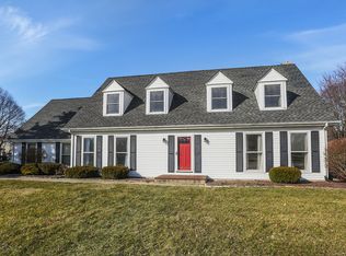 6393 Surrey Ridge Rd, Lisle, IL 60532