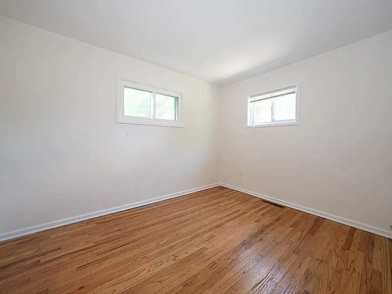 35 Eastwood Rd — Photo 12