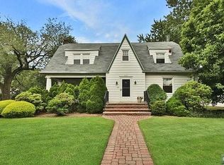 624 Queen Anne Rd, Teaneck, NJ 07666