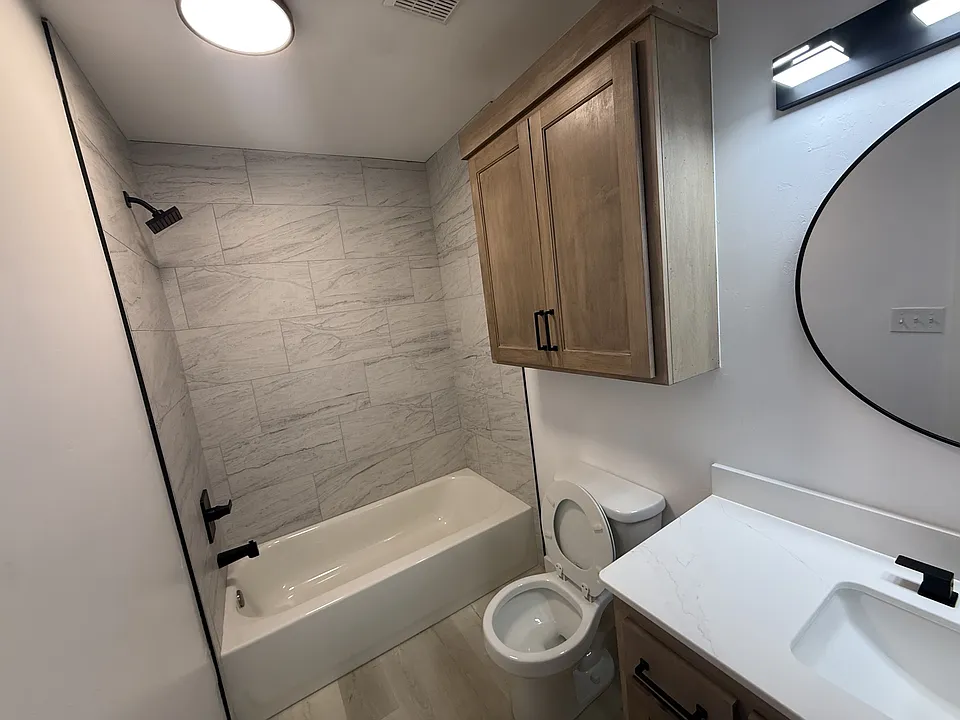 800 W 6th St