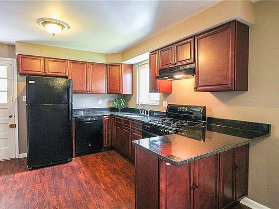 4th image of 3976 Beechwood Blvd