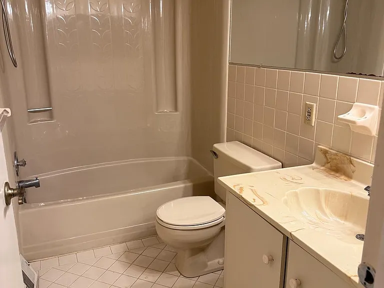 2005 Winchester Ave #1 — Photo 6