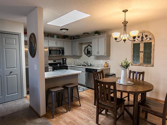 3rd image of 6277 Kahler Dr NE