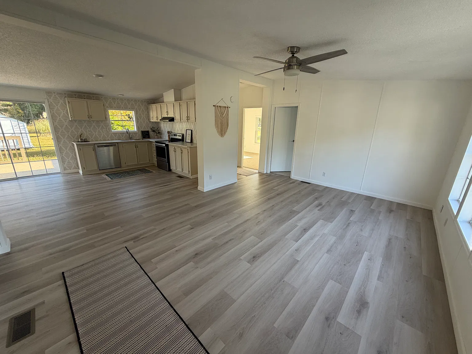 3 bed, 1308 sqft, $2,100 — Photo 4