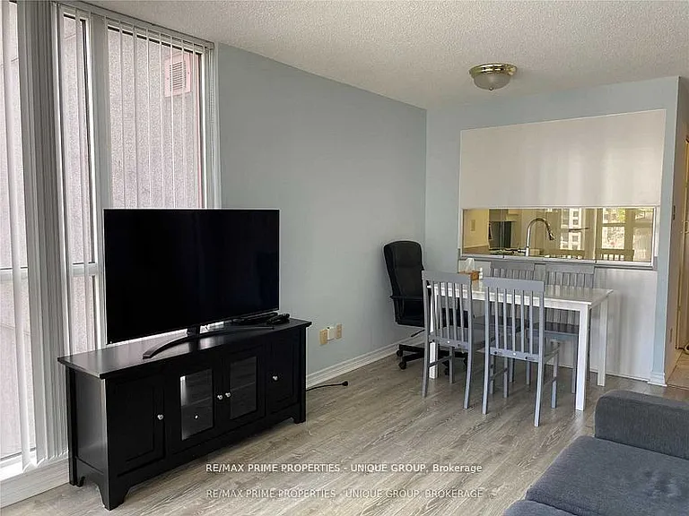 736 Bay St #512 — Photo 9