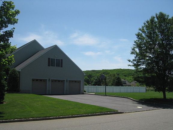3 CAR GARAGE