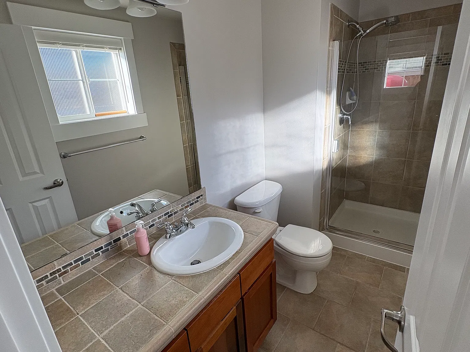 3 bed, 2.5 bath, 1520 sqft, $4,100 — Photo 3