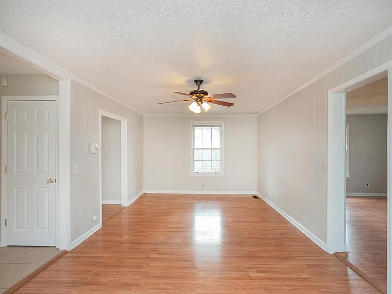 610 Ashley Ct — Photo 43