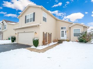 720 Maplewood Dr, Minooka, IL 60447