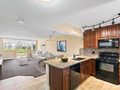 2651 S Palm Aire Dr #202, Pompano Beach, FL, 33069