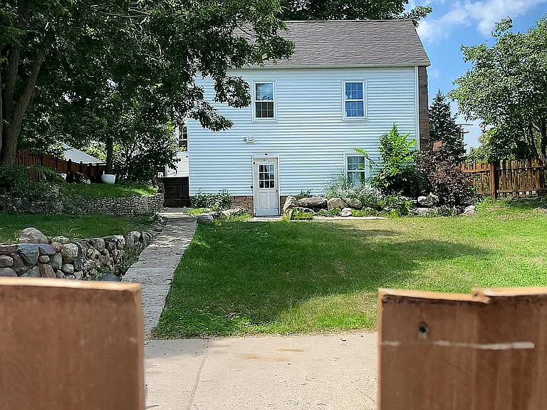 728 Wayzata Blvd E — Photo 2