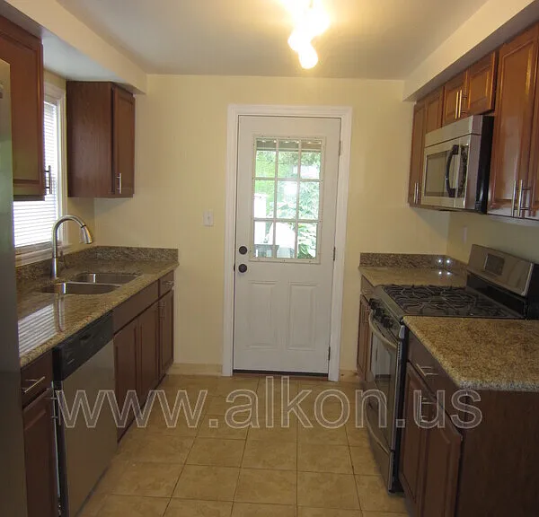 2411 Webster Ave — Photo 8