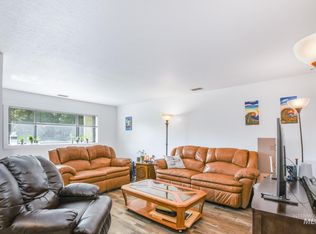 1067 N Camelot Dr, Boise, ID 83704