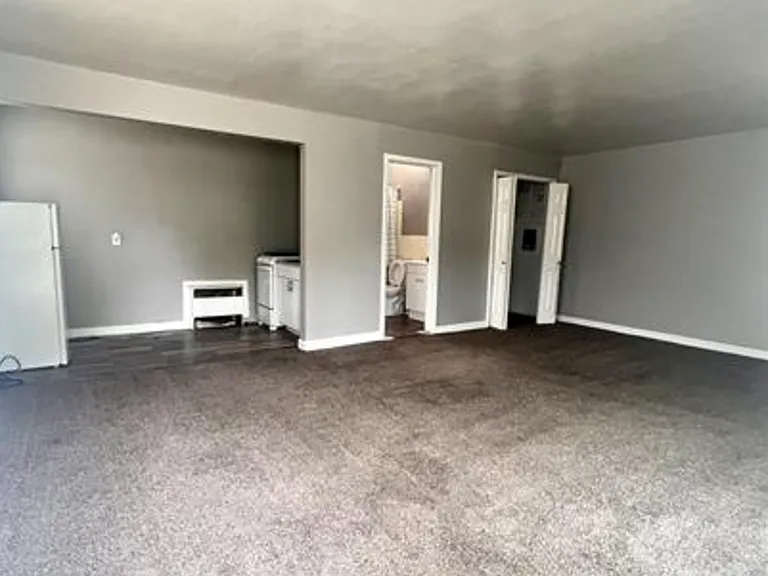 14924 Tireman — Photo 1