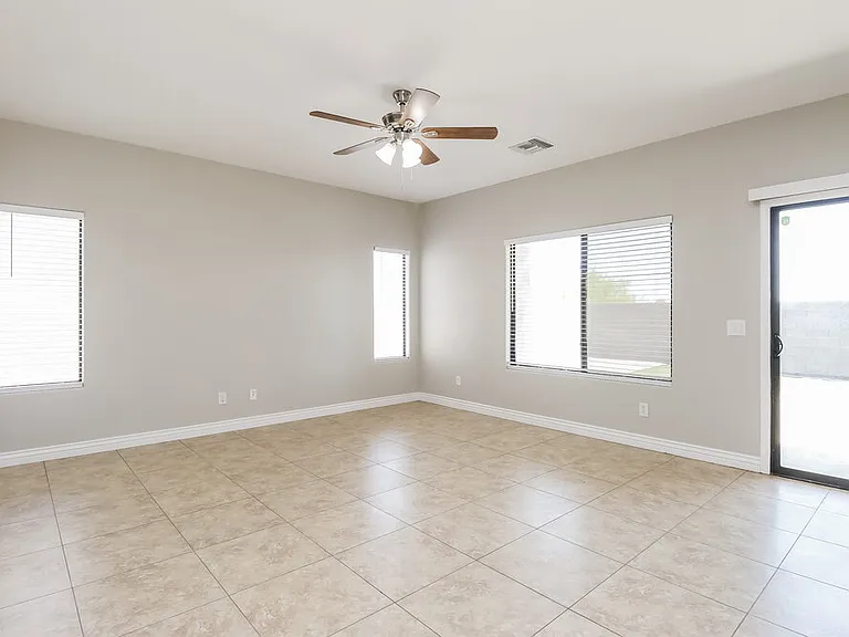 2191 E Greenlee Ave — Photo 4