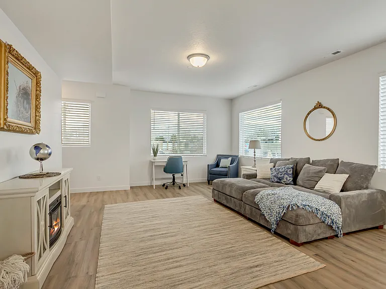 238 W Paramount Ave #102 — Photo 4