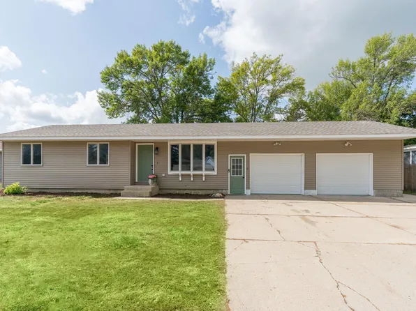 510 N Montgomery Ave, Le Center, MN 56057