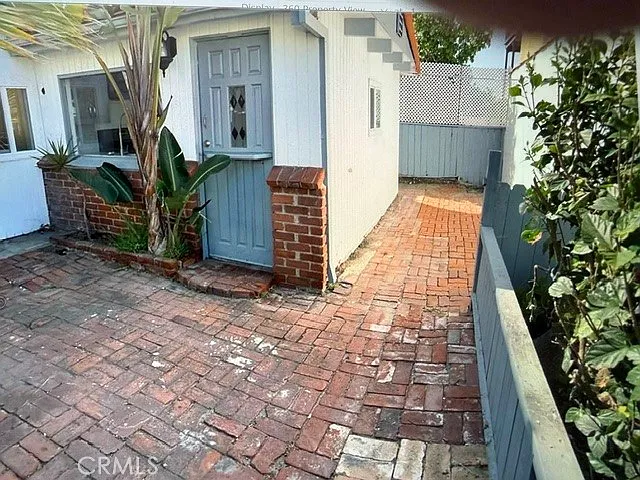 Studio, 300 sqft, $3,900 — Photo 2