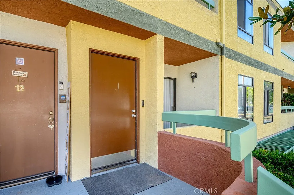 2 bed, 2.0 bath, 900 sqft, $2,900 — Photo 2