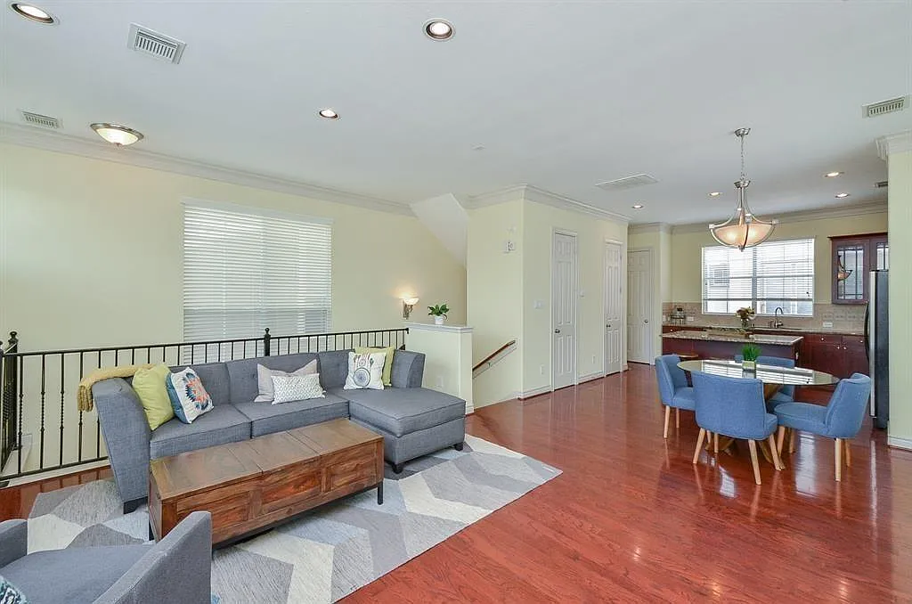 3 bed, 3.5 bath, 1796 sqft, $1,950 — Photo 1