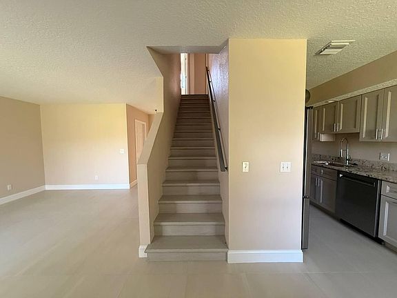 4th image of 1031 Goldenrod Road