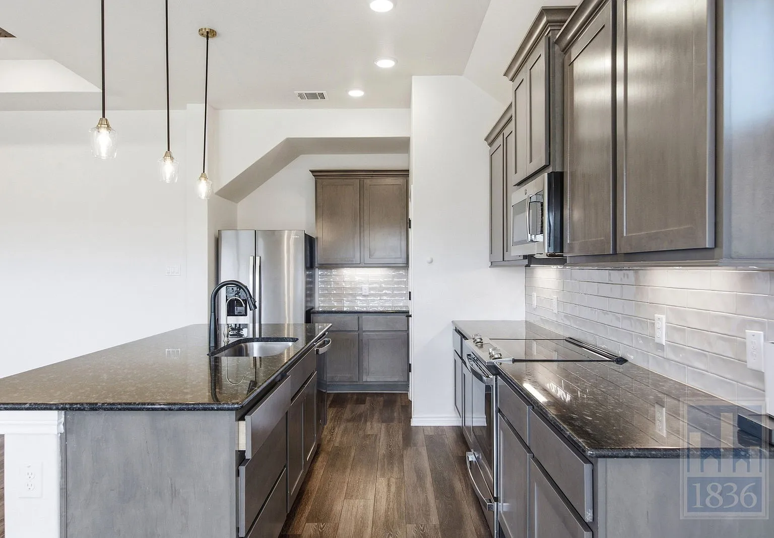 4 bed, 3.0 bath, 1949 sqft, $2,150 — Photo 4