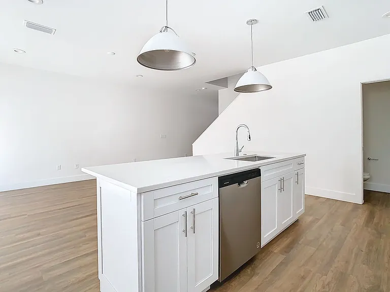 6235 S Manhattan Ave #8 — Photo 10