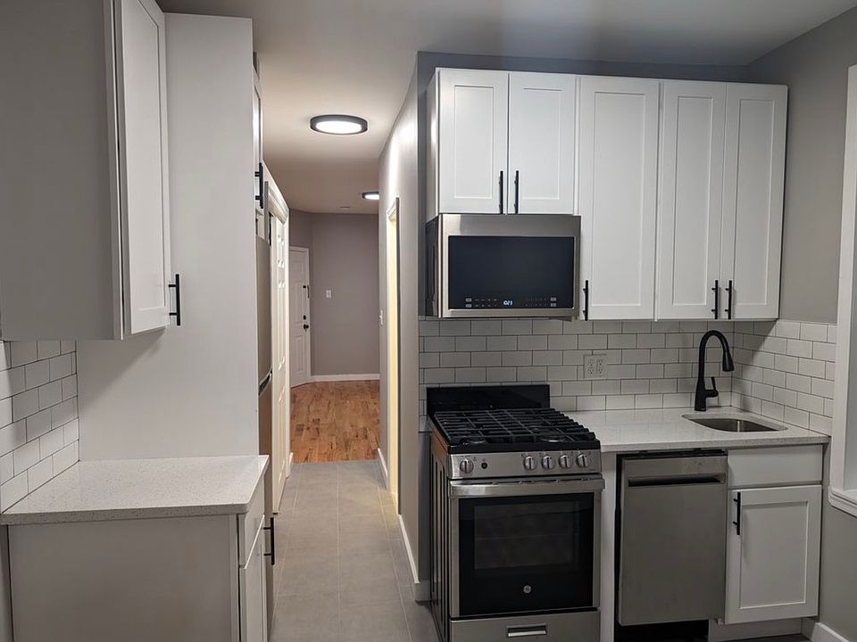 1st image of 117 Magnolia Ave APT 2LR
