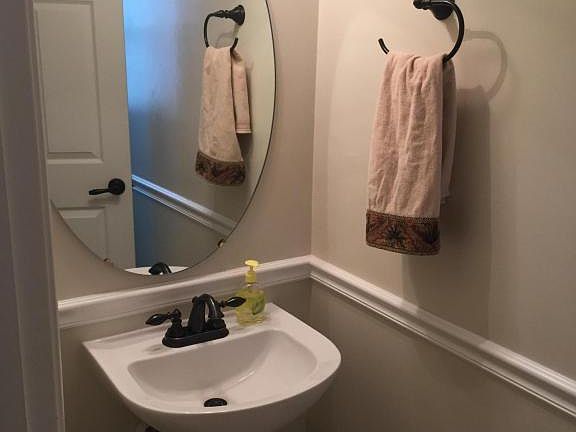 5th image of 227 Foxtail Dr APT A