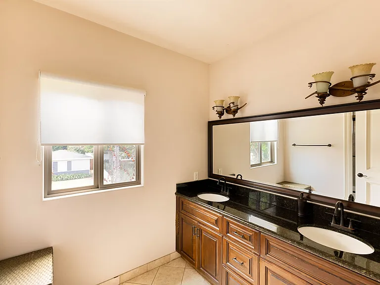 4820 Valjean Ave — Photo 18