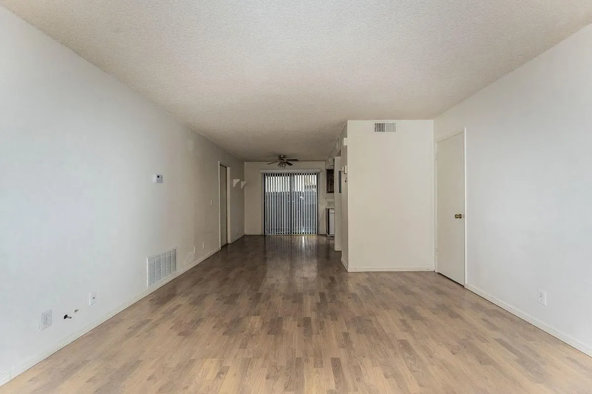 2 bed, 1.5 bath, $1,000 — Photo 3