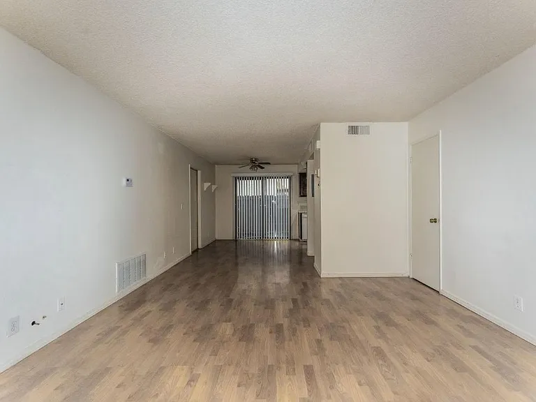 1020 W Atkins Ave #B — Photo 3