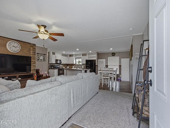 5th image of 915 Howell River Rd