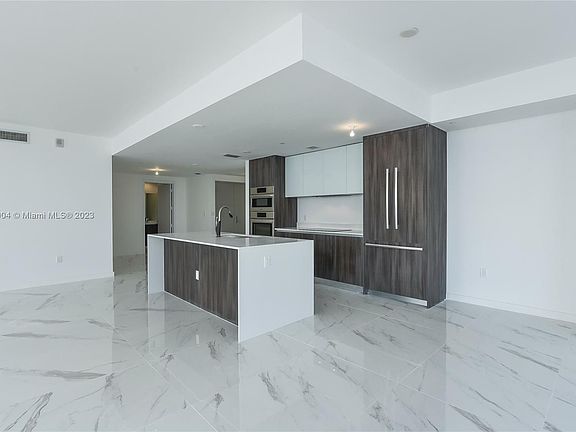 5th image of 488 NE 18th St Unit 4415