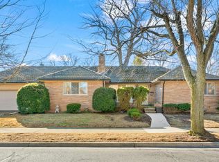 628 University Pl, Grosse Pointe, MI 48230